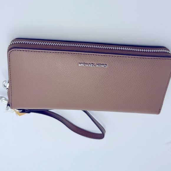 MICHAEL KORS JET SET TRAVEL LARGE CONTINENTAL WALLET $228 - Picture 6 of 8